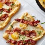 Śniadanie mistrzów – jajko na bekonie